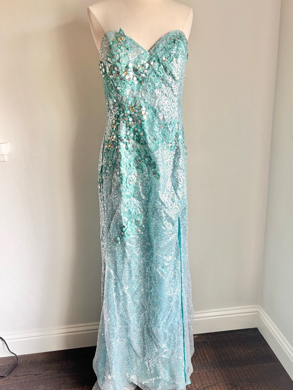 MNM Couture 8283A Strapless Aqua Blue Sequin Applique Sweetheart Gown, Sz 12 NWT